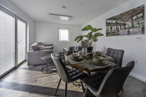 Stylish and Bright 2 Bed Apartment in Ashford